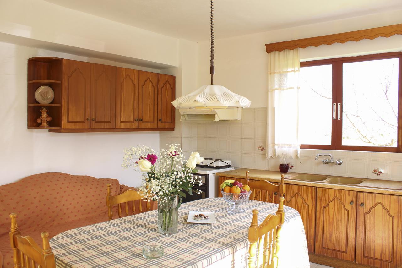 Pelagion II Sea Coral - Beachfront Holiday Home Кипсели Экстерьер фото
