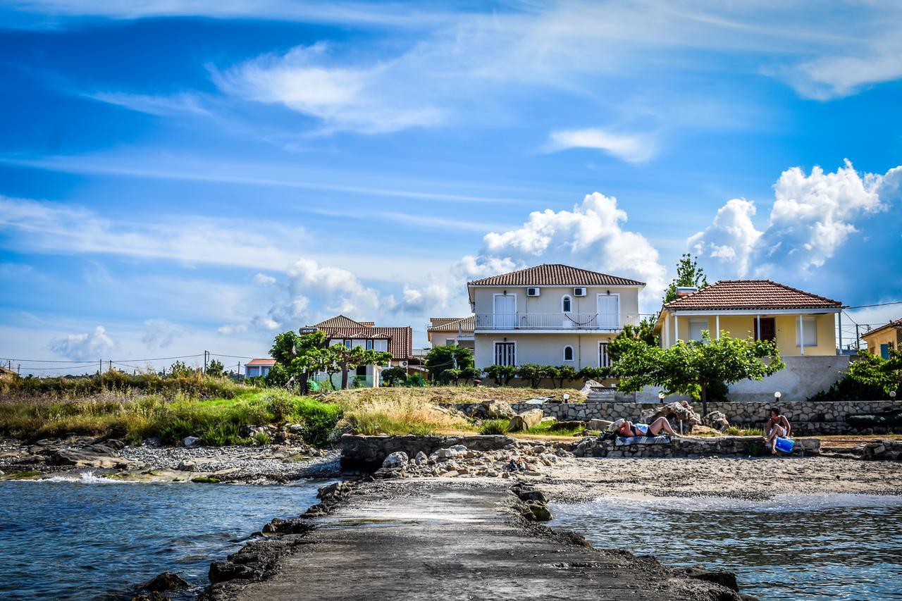 Pelagion II Sea Coral - Beachfront Holiday Home Кипсели Экстерьер фото